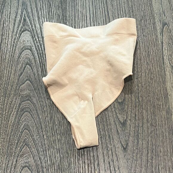NWOT Skims Sculpting Mid Waist Thong - Size S/M - Picture 1 of 3